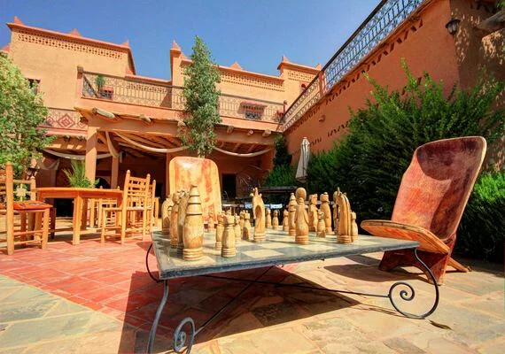 Jeux et activités dans les jardins de la kasbah